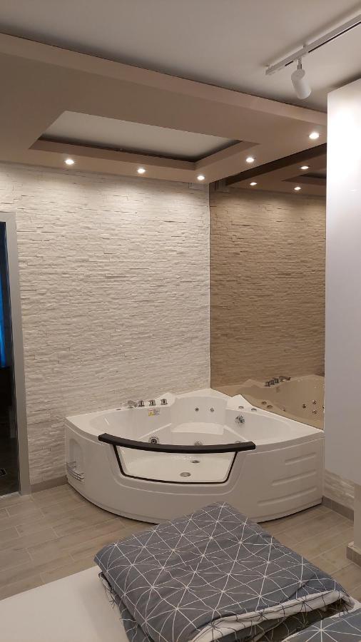 Apartman Nataly Ni Buitenkant foto
